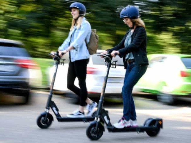 Как да караме безопасно електрическа тротинетка в града
